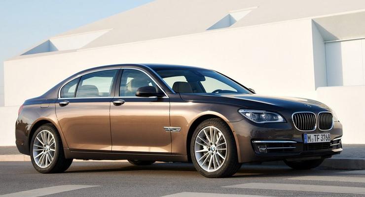 BMW обновил дизайн и двигатели флагманской модели