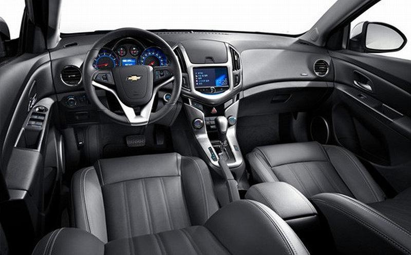 Семейство Chevrolet Cruze получило новое «лицо» / Chevrolet