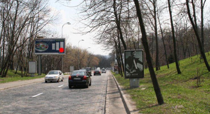 Парковую дорогу в Киеве перекрыли на ремонт