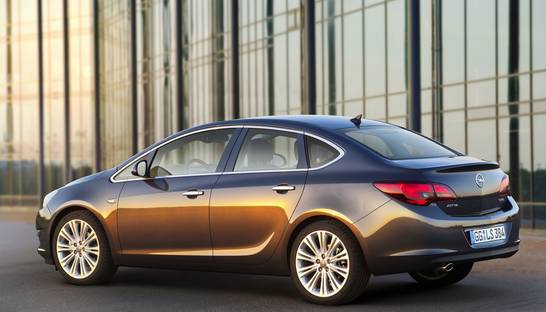 Opel рассекретил новый компактный седан Astra