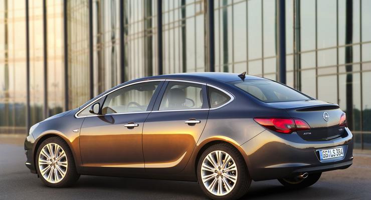 Opel рассекретил новый компактный седан Astra