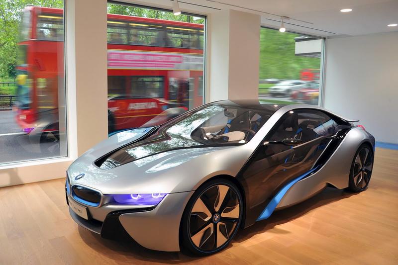 BMW открыл первый в мире автосалон для «i-мобилей» / BMW