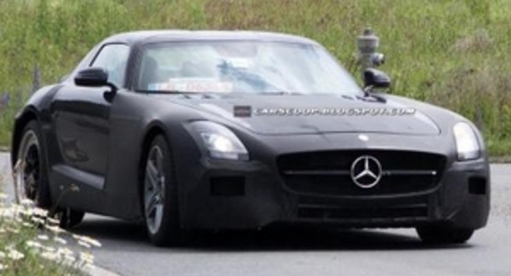 В СМИ появились фото компактного суперкара Mercedes-Benz, который должен потеснить на рынке Porsche 911