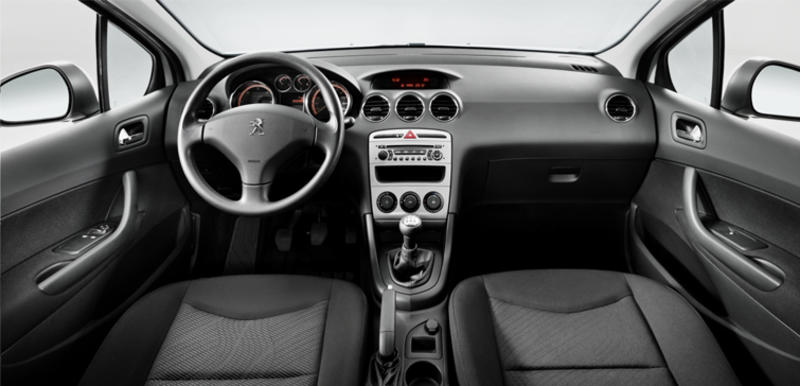 Peugeot раскрыл комплектацию и стоимость седана 408 / Peugeot