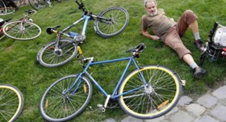 Корреспондент: Изобрели велосипед. Мир пересаживается на двухколесный транспорт
