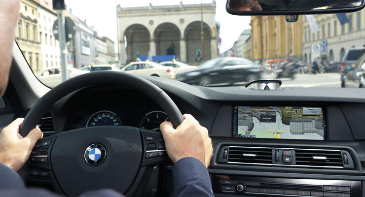 BMW представил новый тачпад и переносной модем