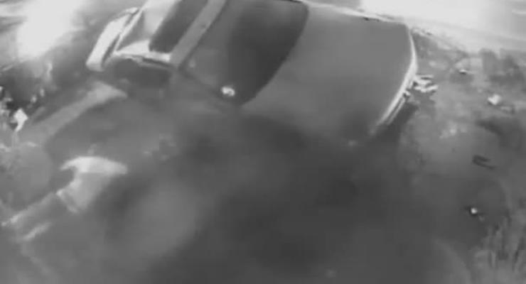 Пассажир катапультировался из автомобиля через люк