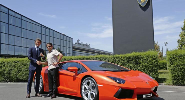 Босс Lamborghini передал клиенту тысячный Aventador