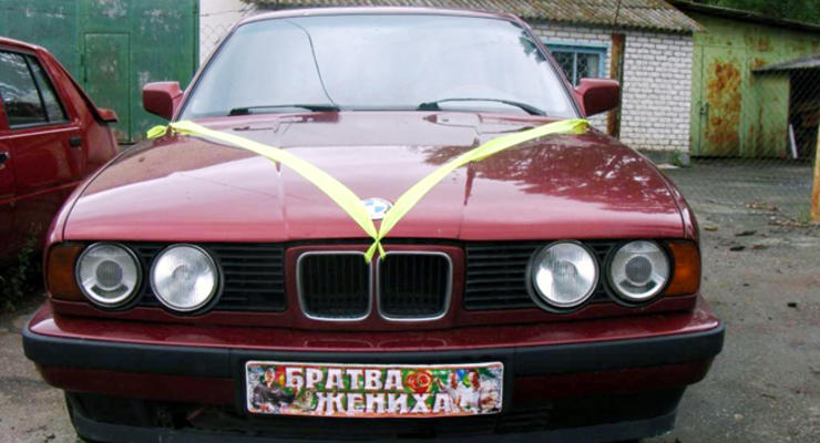 Гаишники гонялись за BMW с номерами «Братва жениха»