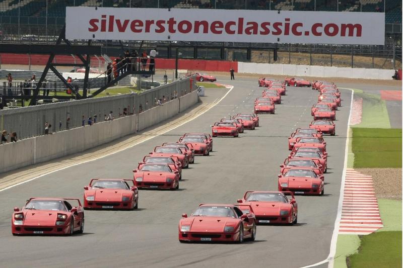 На день рождения Ferrari F40 съехались 60 суперкаров / motorauthority.com