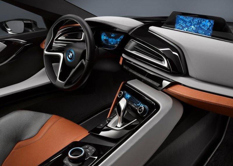 BMW 95 лет: сравни первую модель и спорткар будущего / BMW