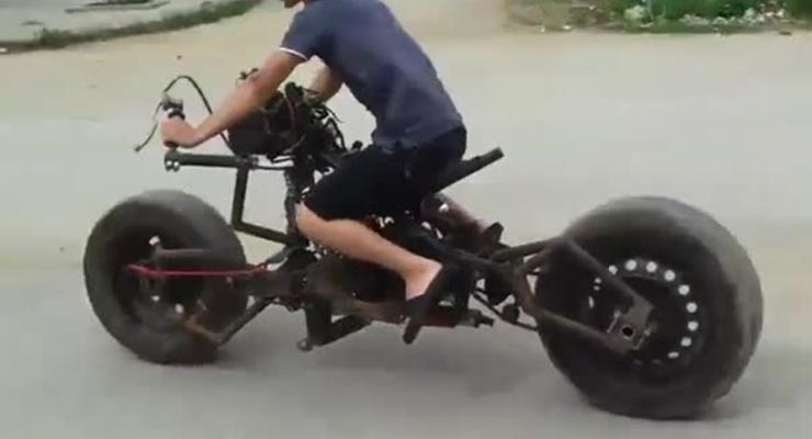 Вьетнамец сделал себе копию бэтменовского мотоцикла
