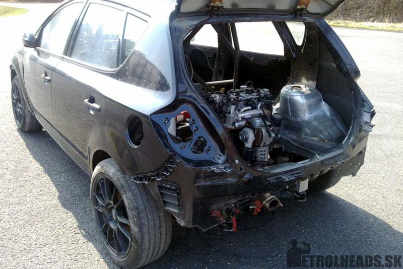Словаки поставили 200-сильный мотор в багажник Kia / petrolheads.sk