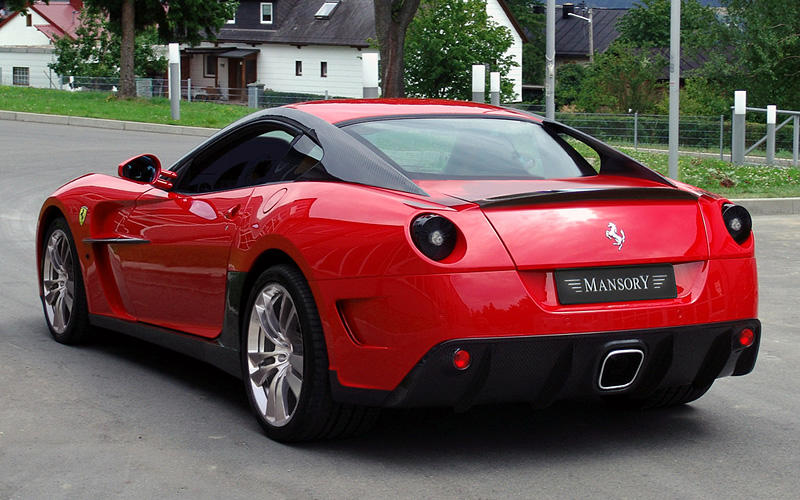 В Киеве разбился тюнингованный Ferrari за полмиллиона / topcarrating.com