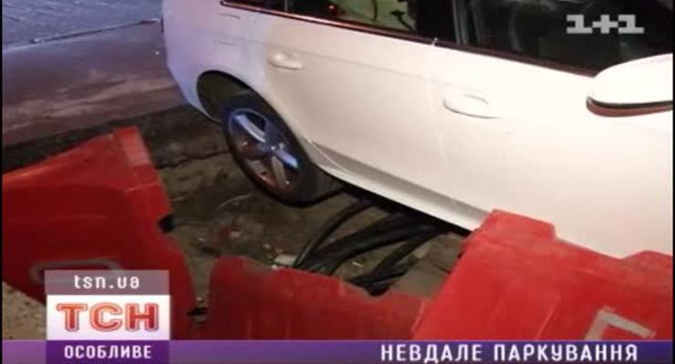 В Киеве звезда Comedy Club застрял в яме на своей Audi