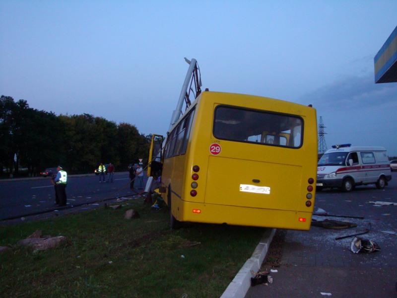 Перевернулся автобус с 19 пассажирами, двое погибли / ГАИ