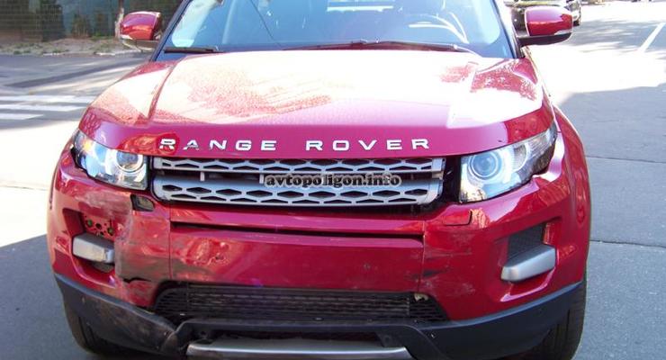 Киевлянка на Range Rover Evoque перевернула Хюндай