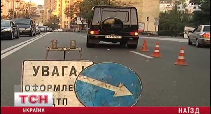 На переходе в Киеве  Mercedes G-Class сбил девушку
