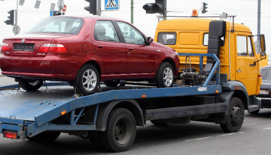 За долги банку и по квартплате ГАИ отбирает машины