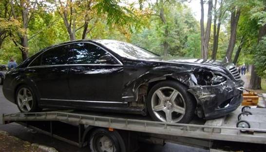 Студент на Mercedes с номерами 7777 разбил Maserati