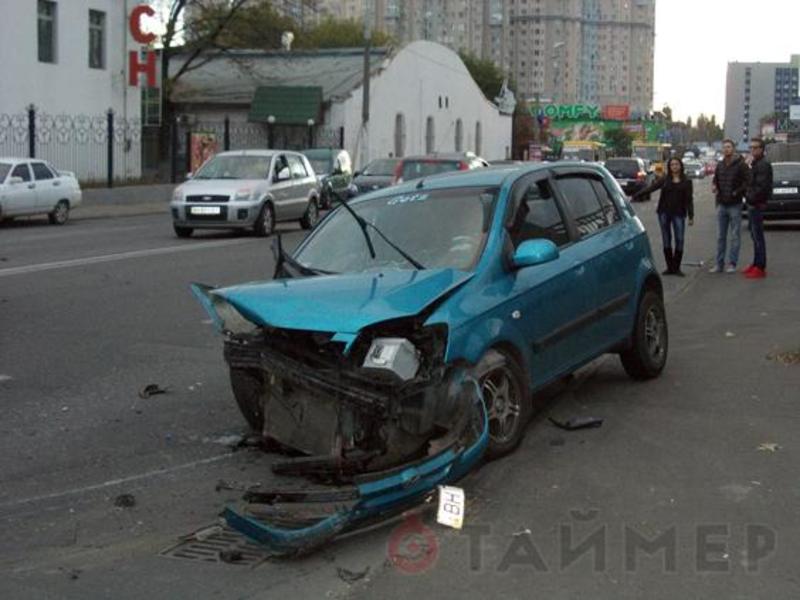 Lexus гонял по улицам с BMW и разбил пять машин / timer.od.ua