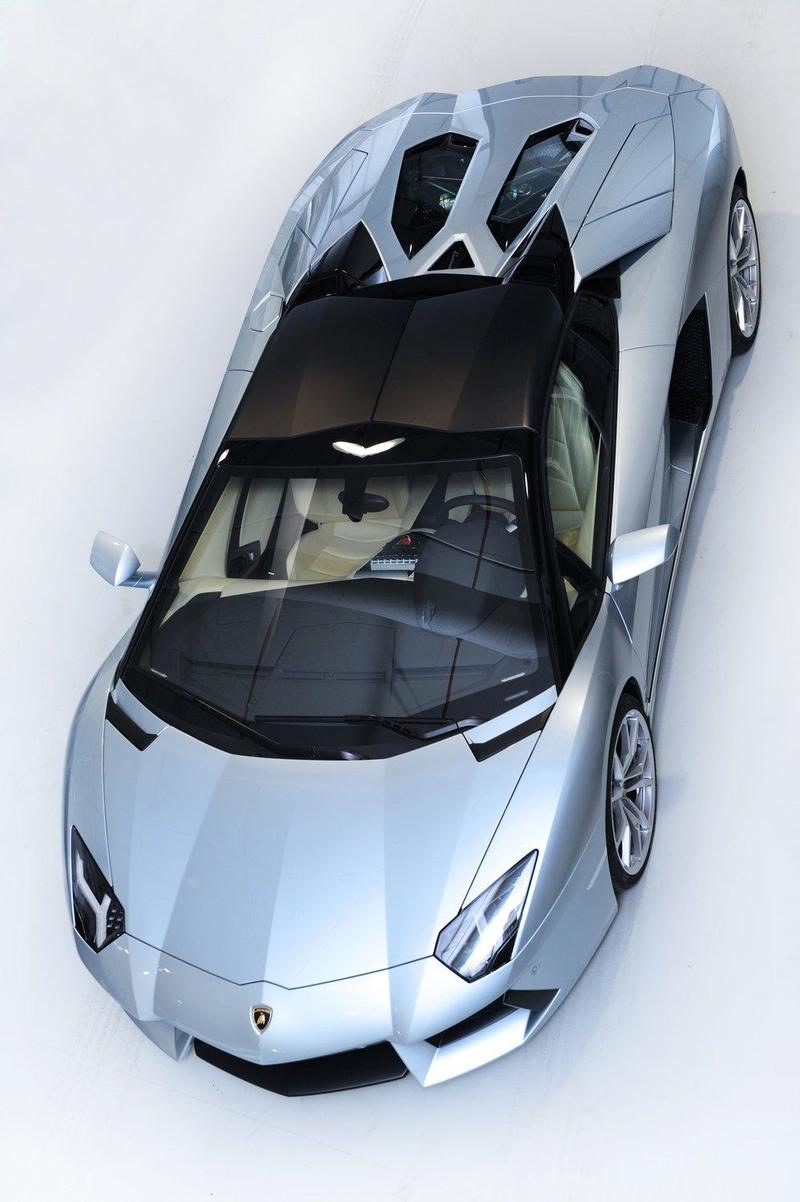 Новый родстер Lamborghini: 700 л.с. для езды с ветерком / Lamborghini