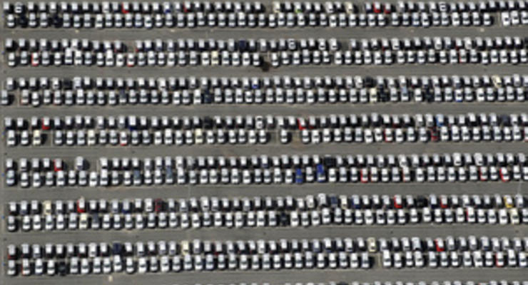 Корреспондент: Продажи новых легковых автомобилей в Украине стоят на месте
