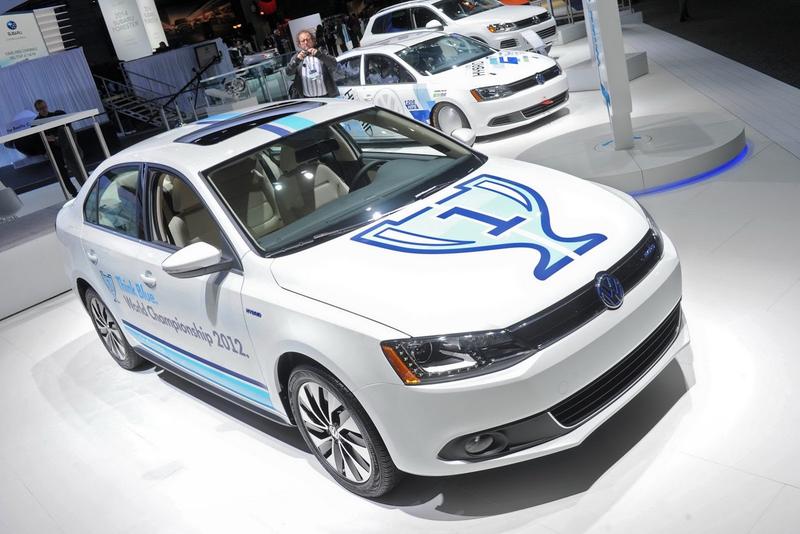 Volkswagen показал Beetle без крыши и гибрид Jetta