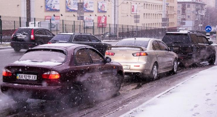 Первый снег «заморозил» движение транспорта в Киеве