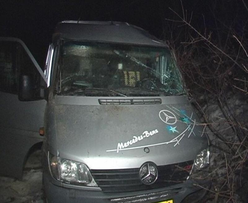 Из-за гололеда под Киевом перевернулся автобус / magnolia-tv.com