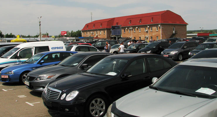 Украинцам могут разрешить продавать авто без налогов