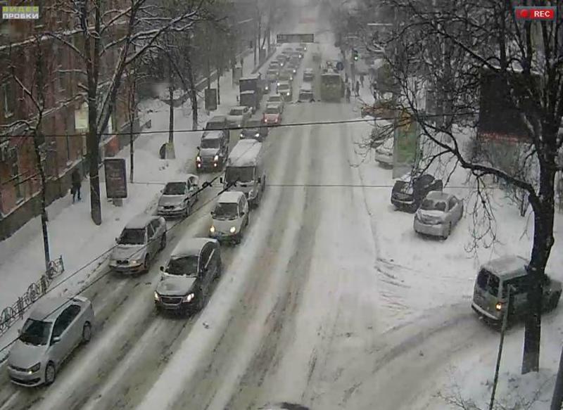 Пробки: утренний снегопад загрузил Киев на 9 баллов / videoprobki.ua
