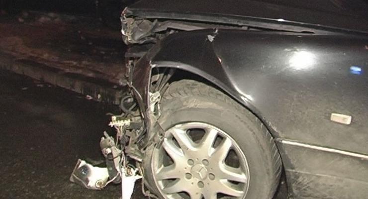 В Киеве девушка на Мерседесе разбила три автомобиля