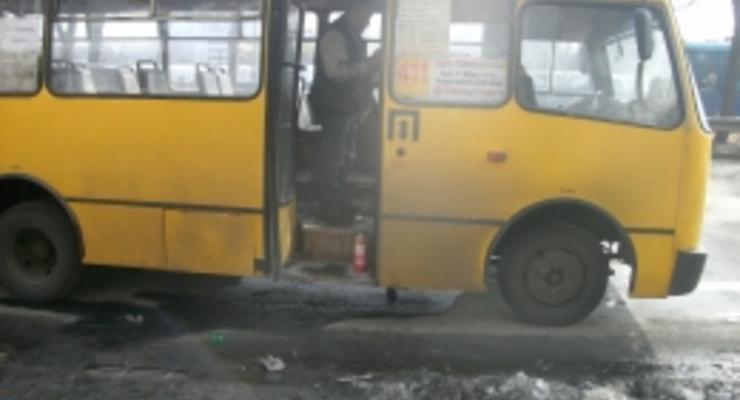 В Киеве на ходу загорелась маршрутка с людьми