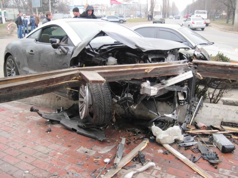 Подростки катались на купе и сбили людей на тротуаре / segodnya.ua