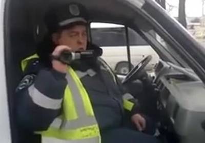 Мужчина десять минут оскорблял и материл гаишника