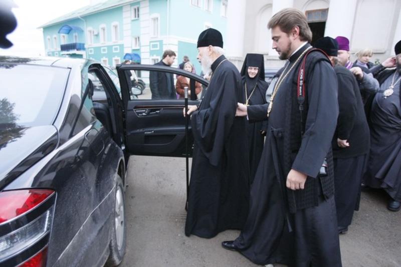 Божьи повозки: на чем ездят святые отцы Украины / segodnya.ua
