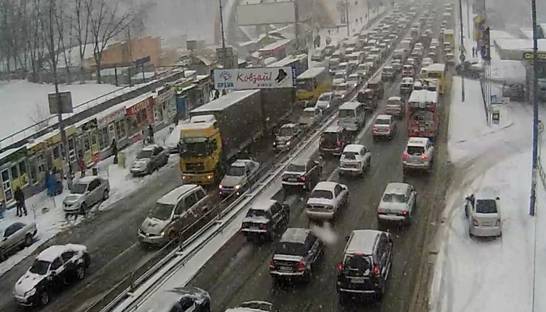 Пробки: Киев засыпало на 10 баллов, а ямы все латают