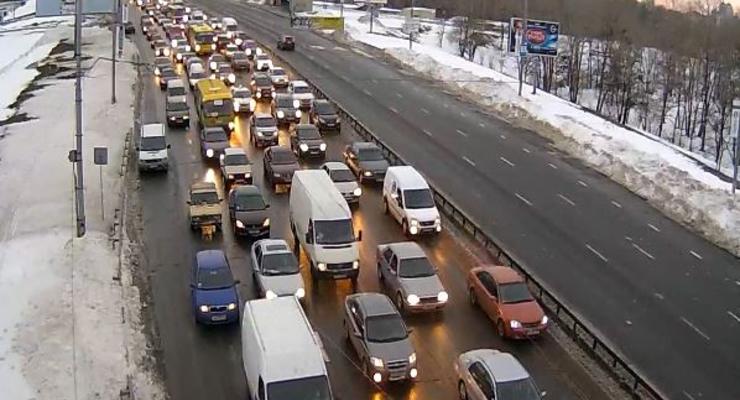 Пробки в Киеве: люди едут домой, дороги перегружены