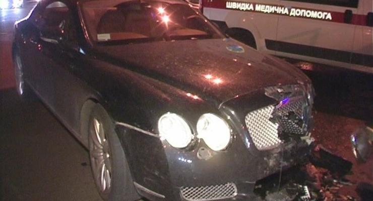 В Киеве столкнулись Bentley и Матиз, пострадали люди