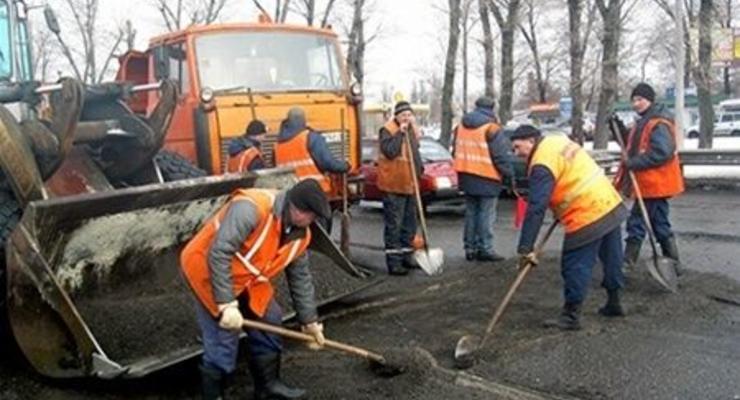 Будем работать и ночью: Дороги в столице починят ко Дню Киева