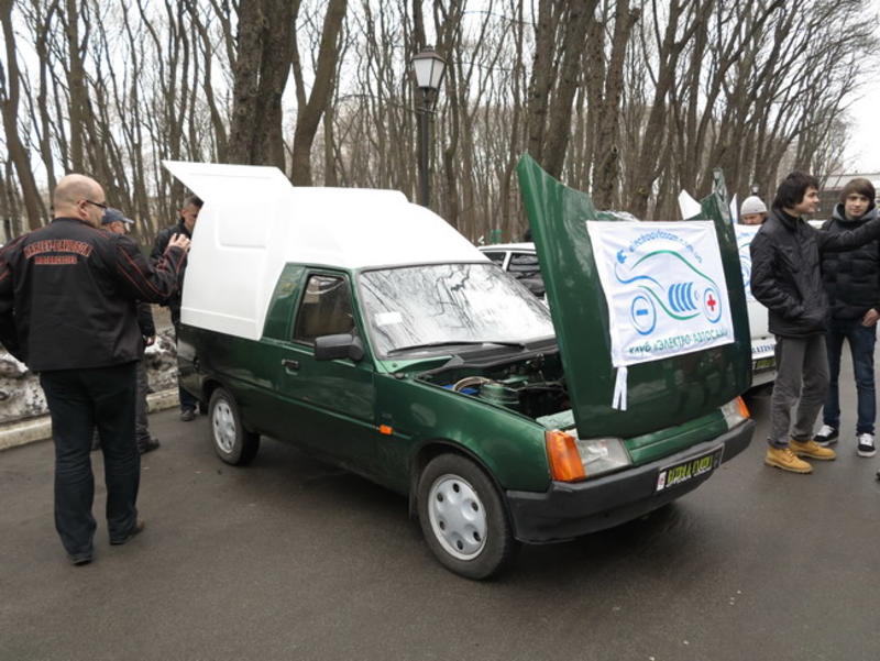Украинцы сделали электромобиль из нержавейки / autocentre.ua