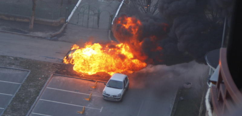 В Киеве снова горят автомобили, во дворах и на ходу / Дана Уманская