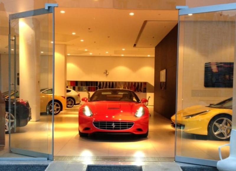 За неделю в Киеве купили три Ferrari и четыре Bentley / topgir.com.ua