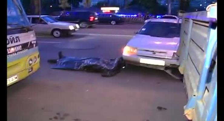 В Киеве мотоциклист рванул с места и разбился насмерть