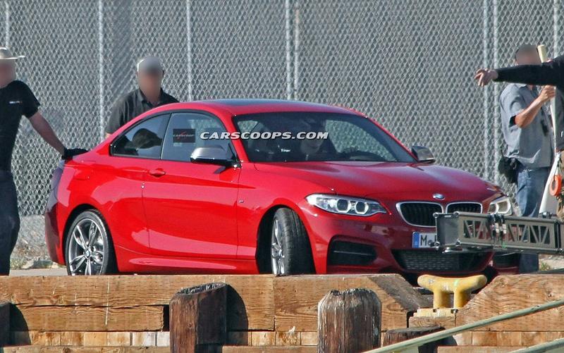 Первый BMW второй серии засняли без маскировки / carscoops.com