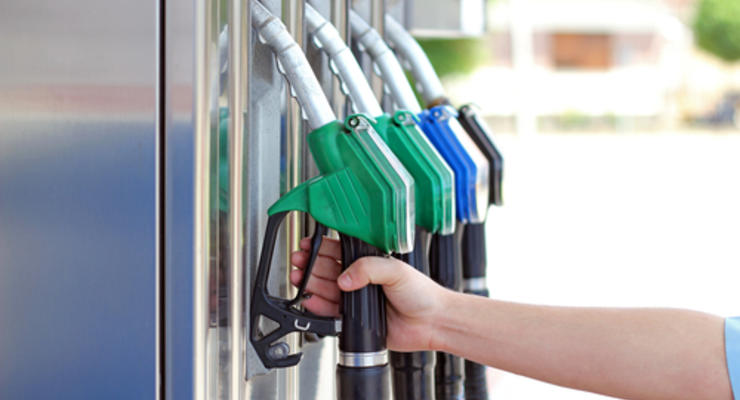 Бензин дешевеет: какие сейчас цены в регионах Украины
