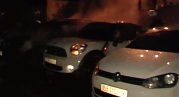 В Киеве подожгли дорогие иномарки – Lexus и MINI