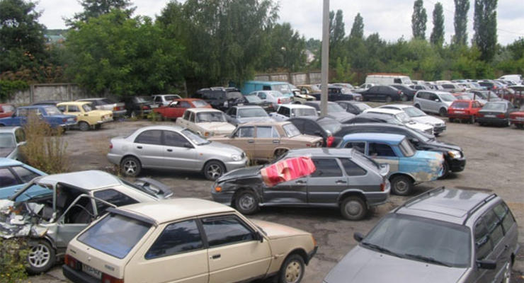 Милиция массово продает машины со штрафплощадок