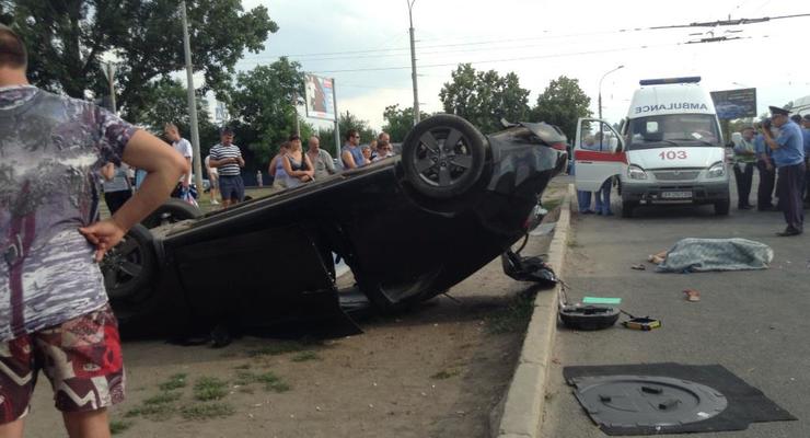 В Харькове Kia сбила троих на остановке (ФОТО)